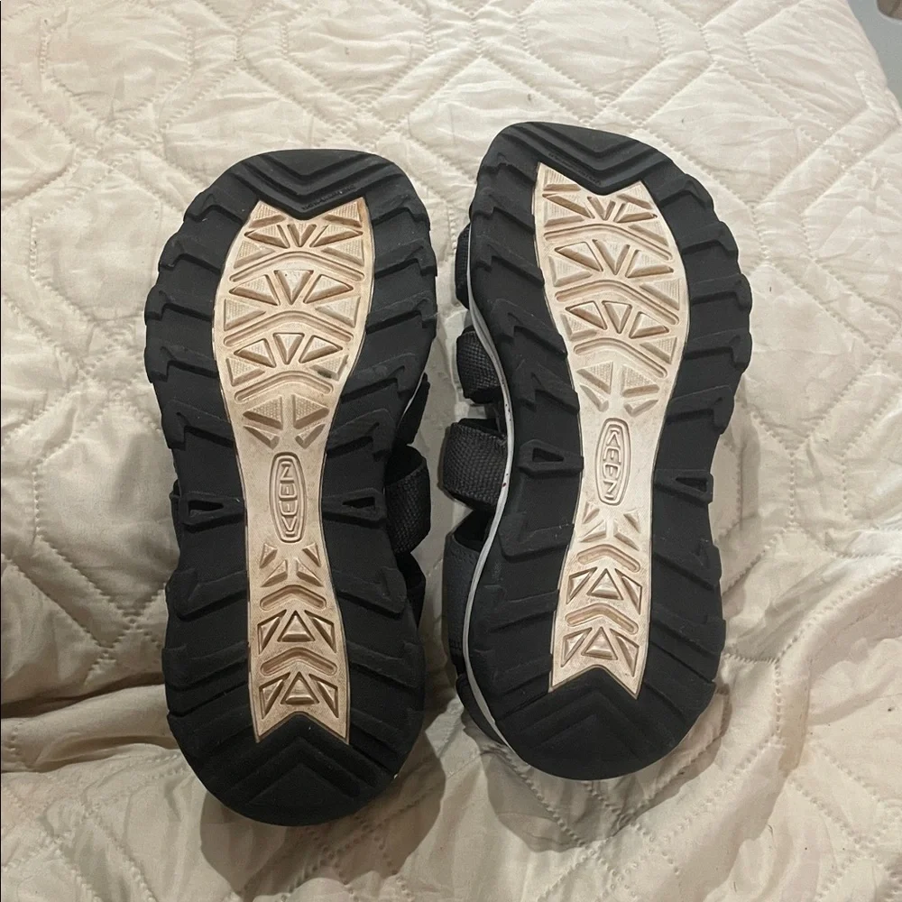 Keen Kids Black and Red Sandals (A)